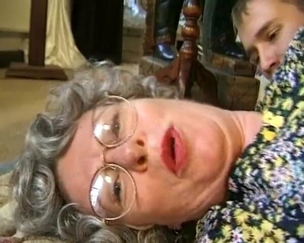 German amateur couples: Nenek Jerman ini diliputi mukanya dengan air mani
