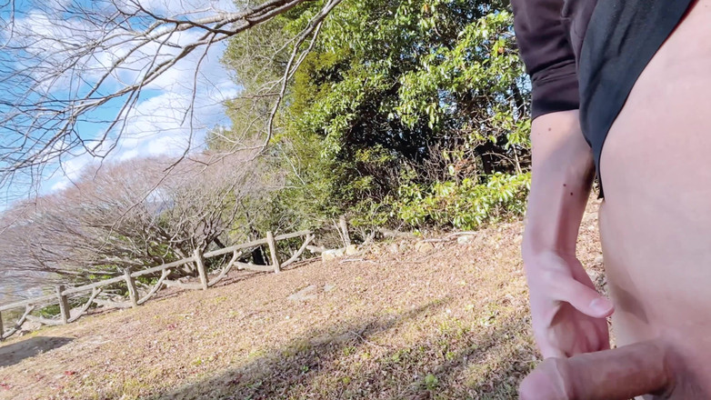 hueikun: Un ragazzo snello e non smozzizzato espone il suo pene...