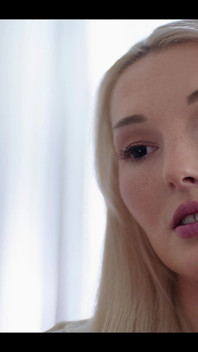 Ebony mesmerized do sání futa ptáka - femdom blonďatá shemale paní creampie