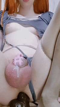 Sissygasm in gabbia