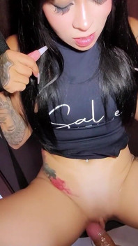 Grosso Sedere Tatuato in Costume Da Bagno Scopato Sull'altalena Con Creampie Liquida