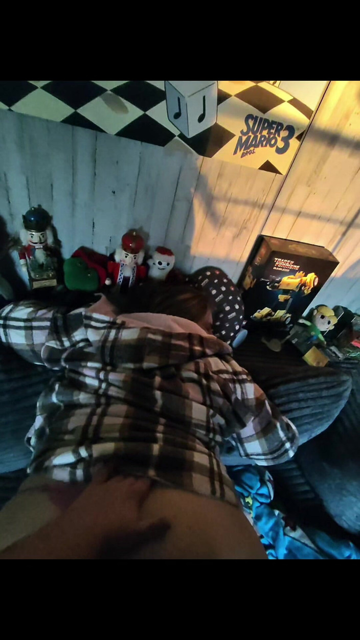 Mrs Awesome: Akşam yemeğinden önce amcığımı siktiriyorum.