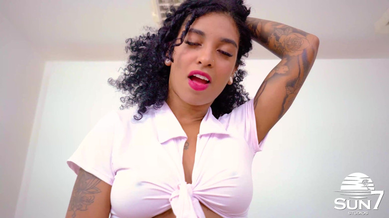 Sun7: Hot Ebony Girl Takes in the Ass
