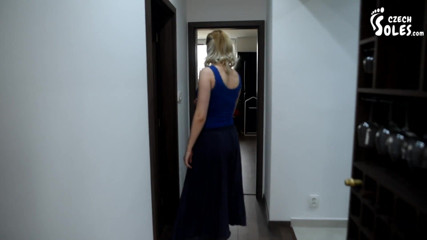 Czech Soles - foot fetish content: ¿Quieres limpiar mis suelas?