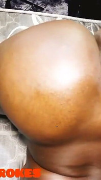 मोटी गांड वाली milf(चोदने लायक मम्मी) चौड़ी करने वाली स्ट्रिप छेड़-छाड