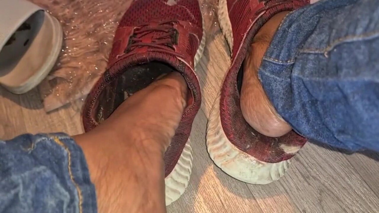 Simp to my ebony feet: vechile mele antrenori murdari