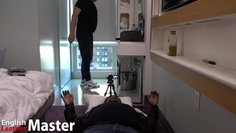 EnglishLeathermaster: Seduta in faccia e scoreggia