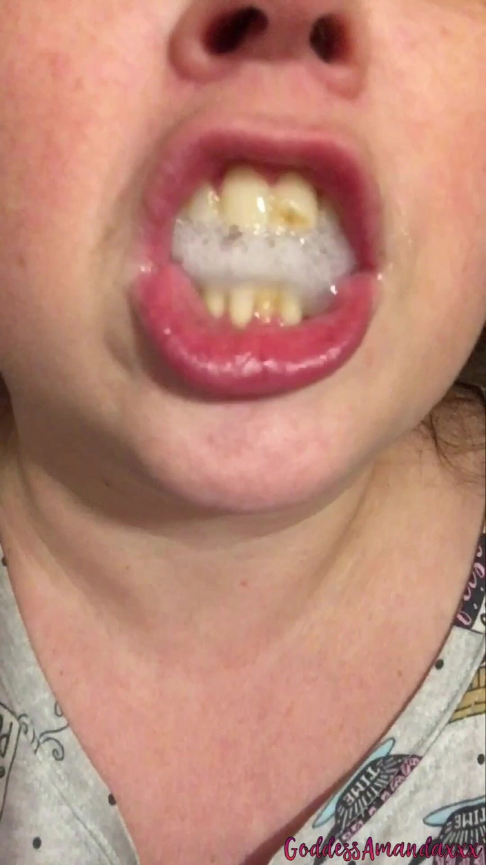 Goddess Amanda: Rasatura Dei Capelli Ascella E Ingoio Sperma