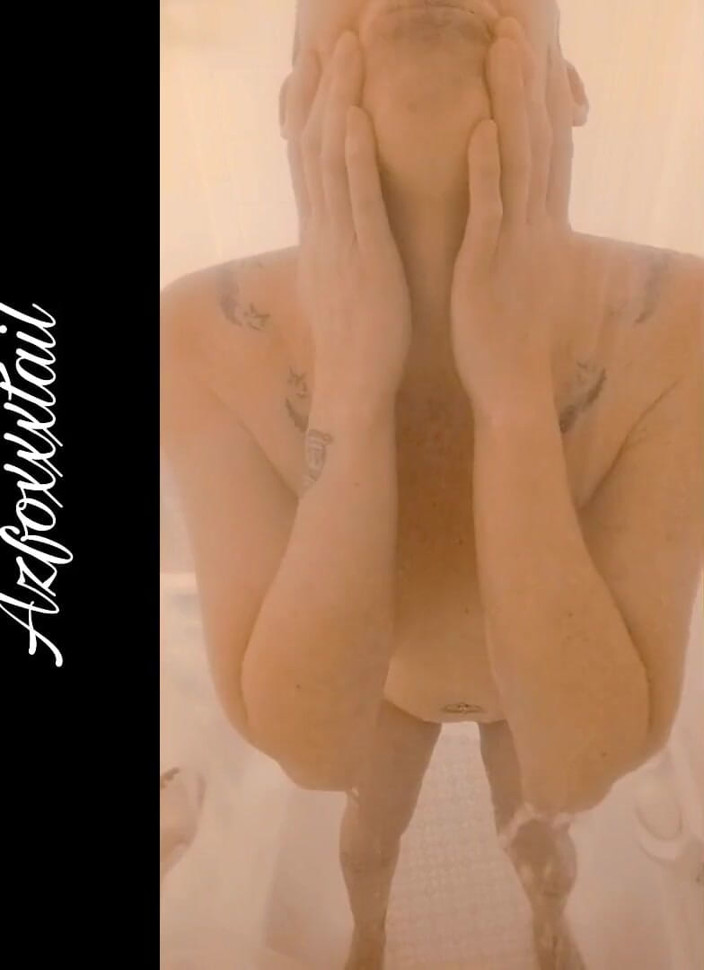 AzFoxxxTailPhelicia: Душ1-spit_22-02-21