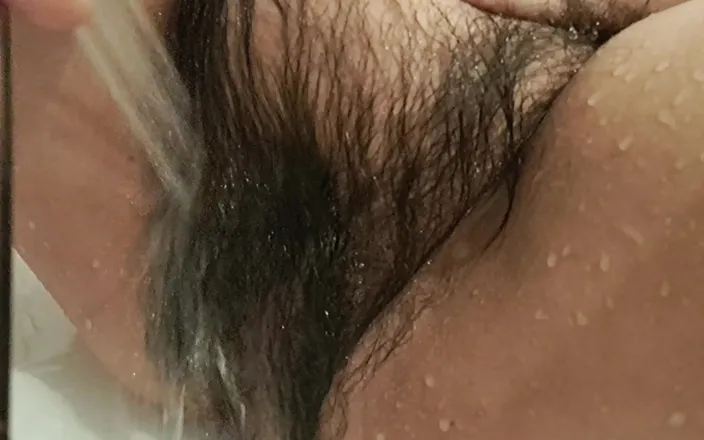 Mommy big hairy pussy: Clean ando showing hairy pussy