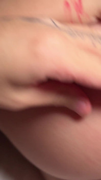 Nevlastní bratr si honí na velký zadek nevlastní sestra a šuká ji, ale nemůže odolat a omylem se do ní vystříkal!