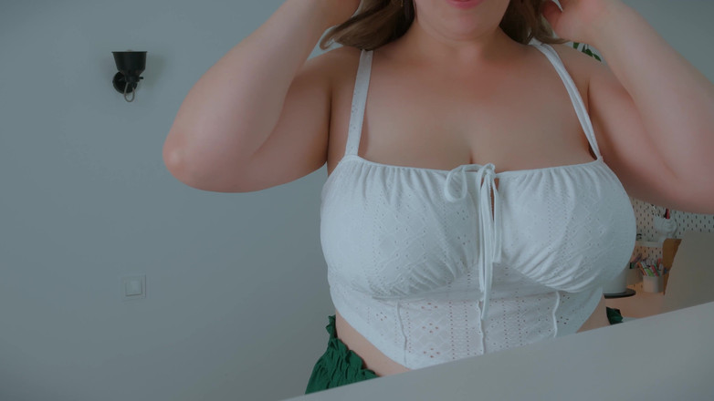 Mrs Wetslavs: Obrovská prsa elegantní milfky, která masturbuje první věc ráno, krásná...