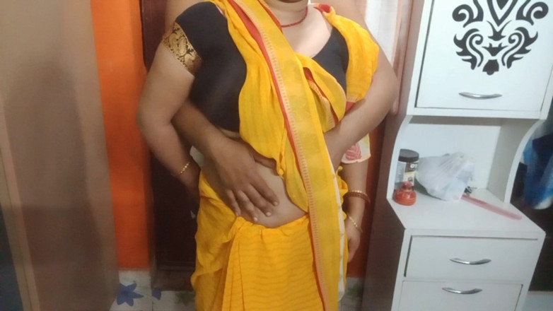 Manjushukla: Indische schattige Bhabhi die romantiek heeft