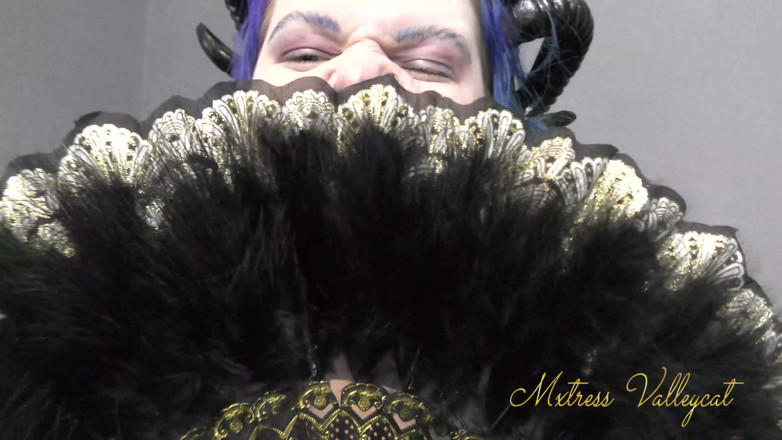 Mxtress Valleycat: Feather fan tease