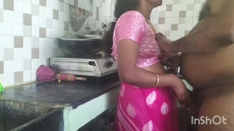 Funny couple porn studio: Scopata seduta in cucina tamil