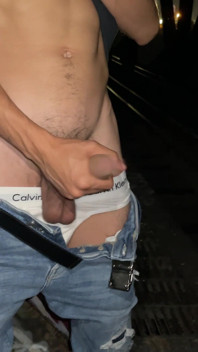 Big Dick Twink Solo Masturbarse Gran Corrida Público Atrapado Masturbándose Dotado Papi