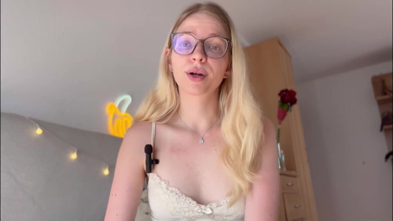 Goddess_Bella_Rae: Tonton aja video ini sebelum kamu mulai dengan femdom