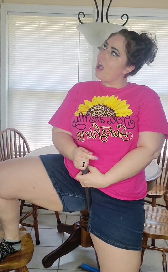 KinkyKatie: Jsem takový dork, ale uklízel jsem si kuchyň a byl...