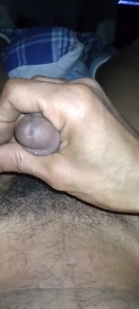 Solo-masturbation mit kommender schwanz hautnah