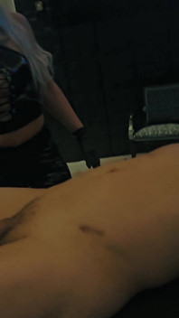 Sheela Sinner Am Ständer Hart Kitzeln