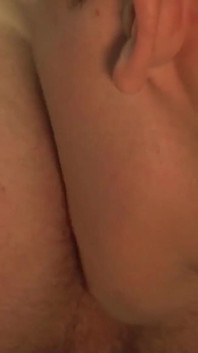 Exkluzivní video Bez sedla: Nechala jsem svého sexy přítele šukat zadek uvnitř vany