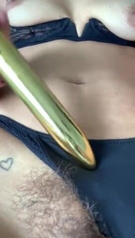 LatinaMilf93: sone ka dildo