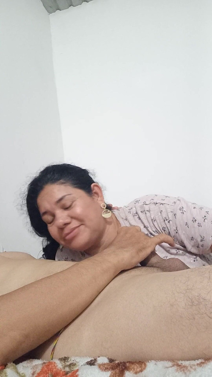 Valkyrieandluigy: Vrouw zuigt pik in speenstijl