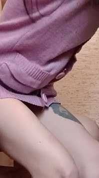 ペニバンでキッチンでクイックレズセックス