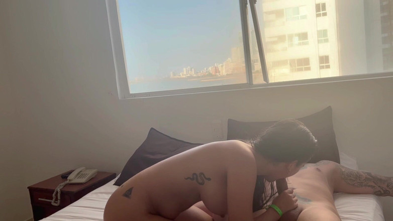 teenamateursgirl: खिड़की से खुले सार्वजनिक होटल के कमरे में चुदाई