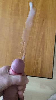 A Big Cumshot with a 15cm Cock Would Flood Your Mouth