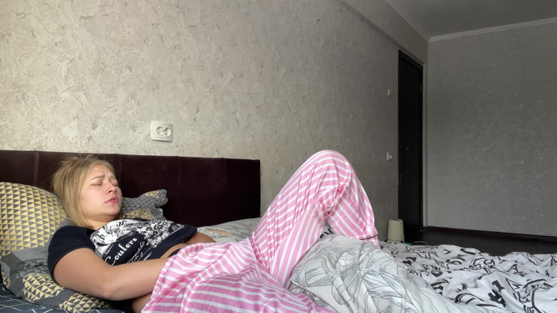 Stacy_via: Meine stiefmutter wurde zu hause allein gelassen und kam 2-mal