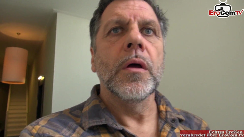 EroCom: Gata sexy pega um cara para sexo quente de três...