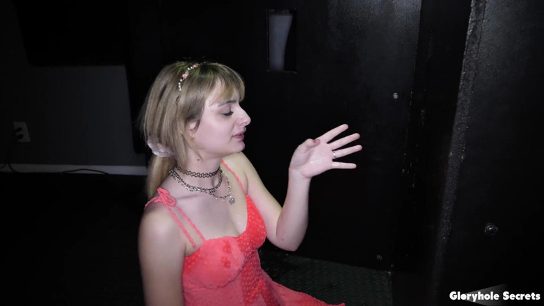 Glory Hole Secrets: Gloryholesecrets Evie Christian's First Gloryhole