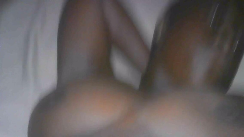 Oladi plenty tv: Ayo i cień pełne wideo w pokoju hotelowym