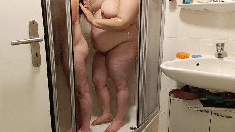 Jonas1996: Horký okamžik ve sprše, mydlím jí celé tělo