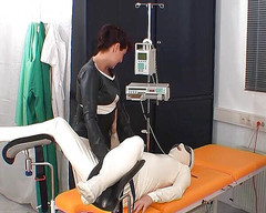 Rubber & Clinic Studio - 1ATOYS: Gumový otrok - klinikové sny