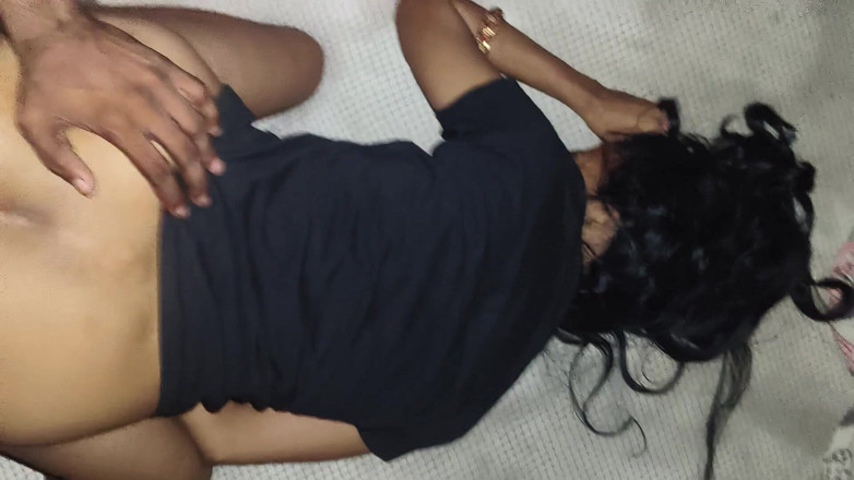 Hot Nisha bhabhi: Follando por el culo con novio la primera vez