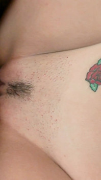 Brunett godis MILf hungrig av hård kuk har hett sex