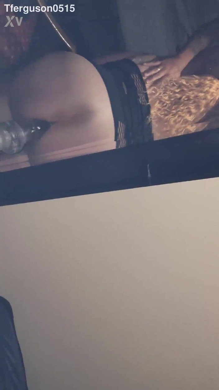HisSlutyWife: Slampa rider enorm dildo medan hon suger kuk