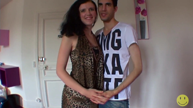 French Amateur Porn: 漂亮的素人少女被大鸡巴干菊花