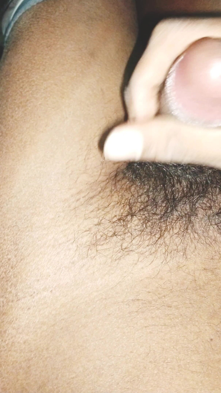 Indian_teens_era: Lelaki Pondan melancap solo dalam bilik