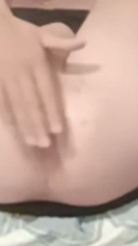 Depois De Dois Dias Na Praia, Quando Volta Para Casa, Ele Pratica *fisting* Sozinho.