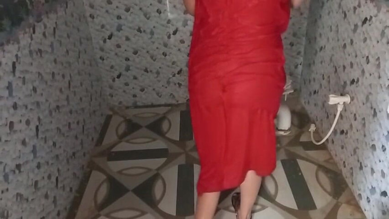 Ankurpriya000: Indianca Priya Bhabhi face baie în baia ei - sexy