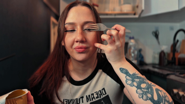 JessLux: Coșmar american mâncând conserve de care nu te atingi niciodată