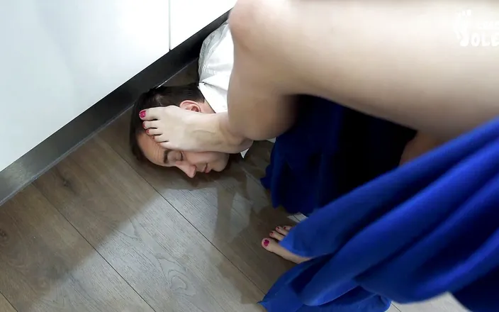 Czech Soles - foot fetish content: Princess's noble feet and her loyal servant