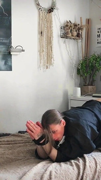 Succubus Vilu Vidish Pegs Mladý kněz