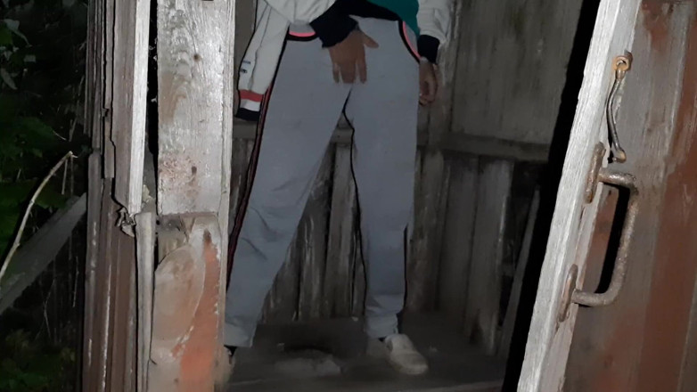 Lesbian-illusion: 我发现我的邻居在街上的厕所里自慰，我加入了她 - lesbian-illusion