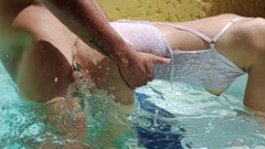 Kanu Eel: Sexy malá turistka je ošukaná v bazénu kulečníkovým školníkem