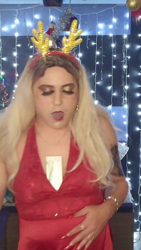 Watch Me Smoke Misty 120s up Close in Festive Red