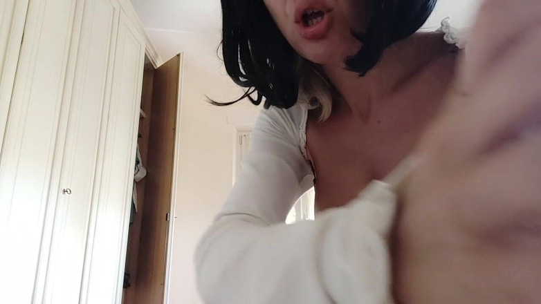 savannahamatoriale: My stepmom makes a for a porn movie